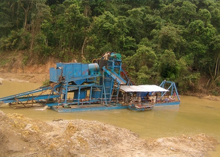 处理原矿100T/h的淘金船-缅甸工作现场